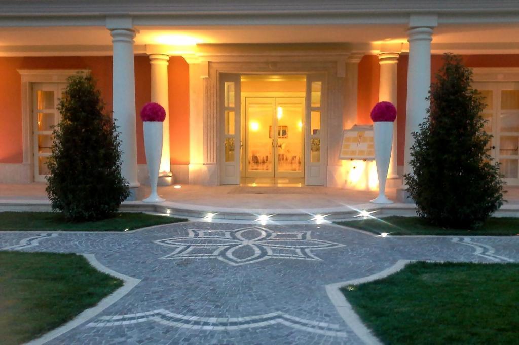 Regina Di Saba - Hotel Villa Per Ricevimenti Grottaminarda Exterior foto